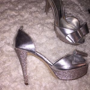Sparkly high heels with bow